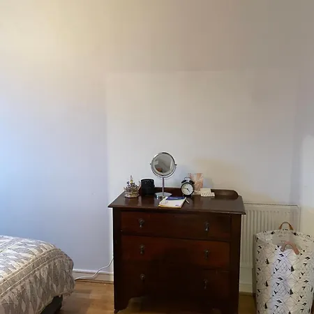 Two Bed Fully Furnished Appartamento