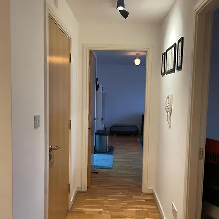 Apartment Two Bed Fully Furnished *
