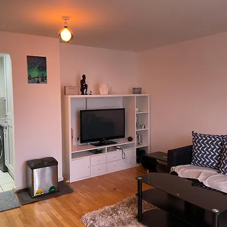 Lägenhet Two Bed Fully Furnished